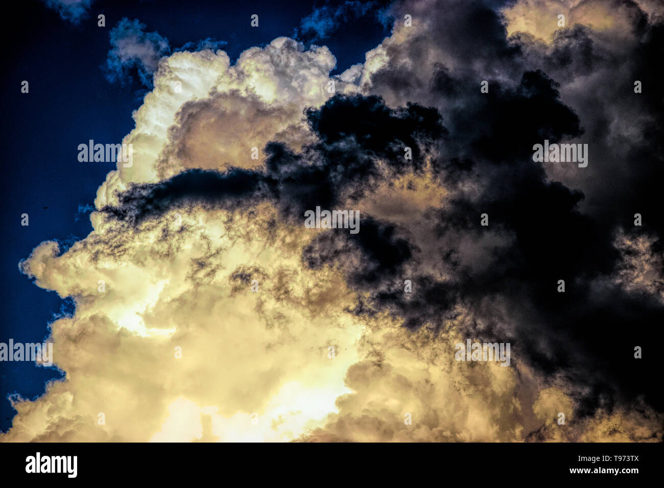Des bouffées de nuages Banque D'Images