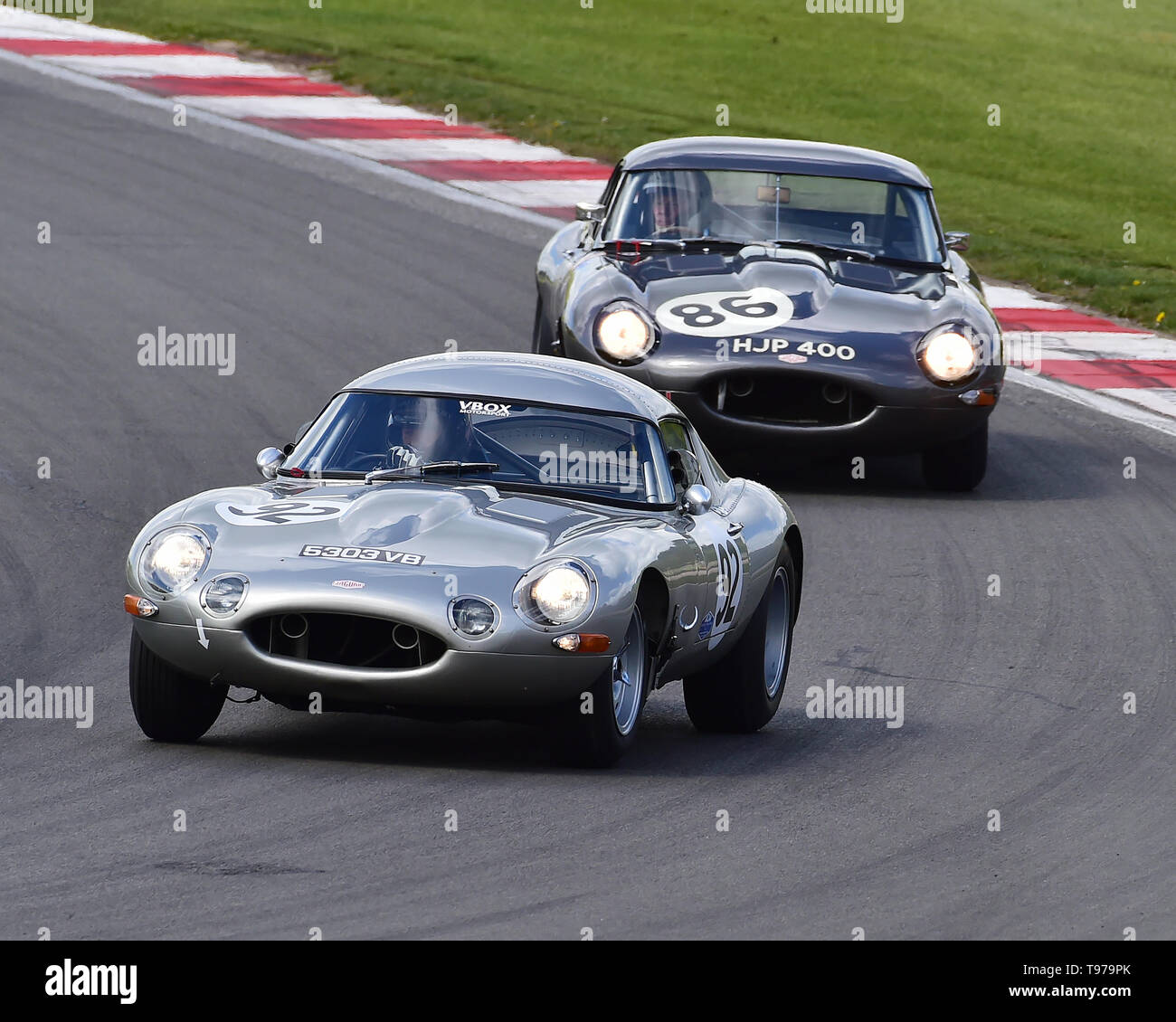 Julian Thomas, Calum Lockie, John Pearson, Gary Pearson, Jaguar E-Type, Jaguar Classic Challenge, voitures Jaguar antérieures à 66, Donington Historic Festival, Ma Banque D'Images