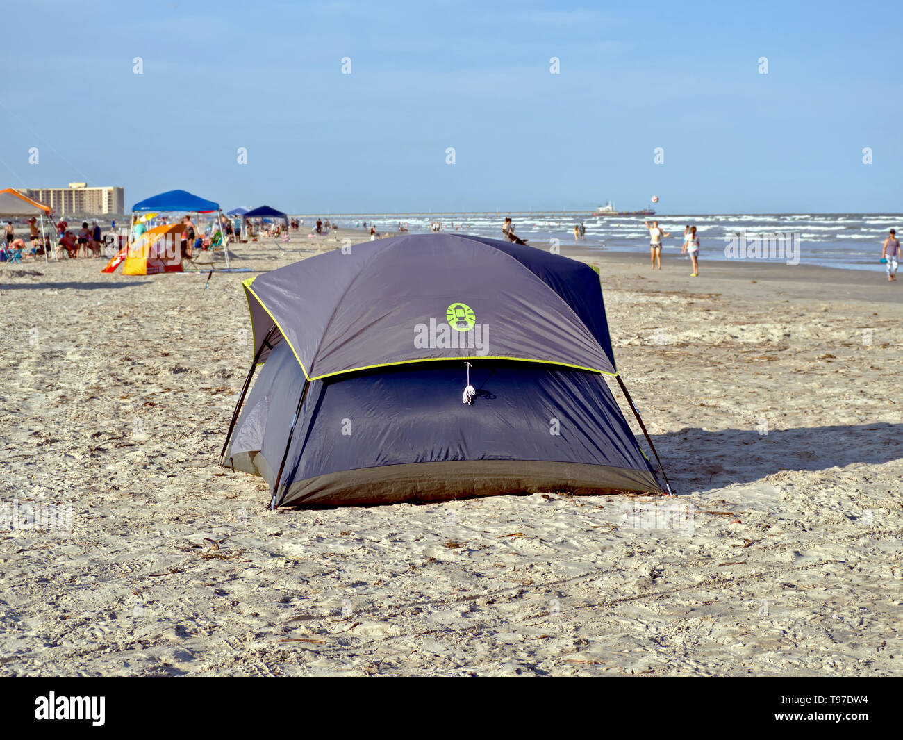 Blue tente sur la plage à Port Aransas, Texas USA Photo Stock - Alamy