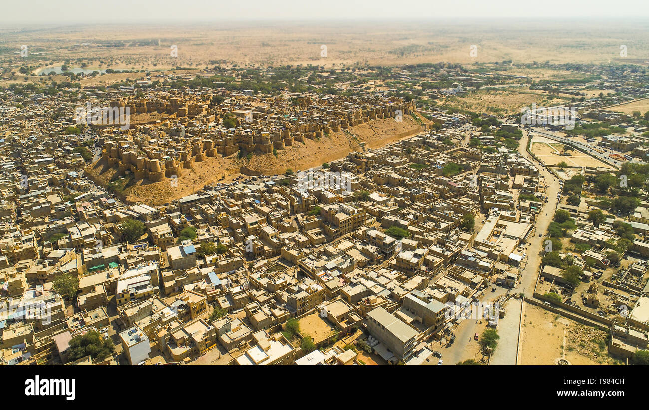 Vue aérienne de la ville de Jaisalmer, fort de Jaisalmer, ville d'Or, Fort d'Or, le Rajasthan, l'Inde, le tourisme, l'arrière-plan - Image Banque D'Images
