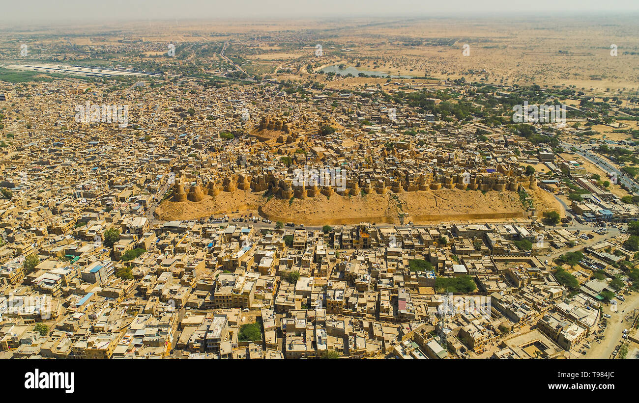 Vue aérienne de la ville de Jaisalmer, fort de Jaisalmer, ville d'Or, Fort d'Or, le Rajasthan, l'Inde, le tourisme, l'arrière-plan - Image Banque D'Images