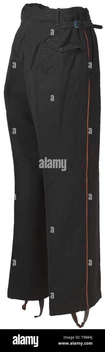 Un pantalon long pour le service noir uniforme de l'Allgemeine-SS depot  morceau avec SS-étiquette RZM gabardine noir synthétique noir avec boutons.  La taille avec passants et six sangles correspondantes et les boutons