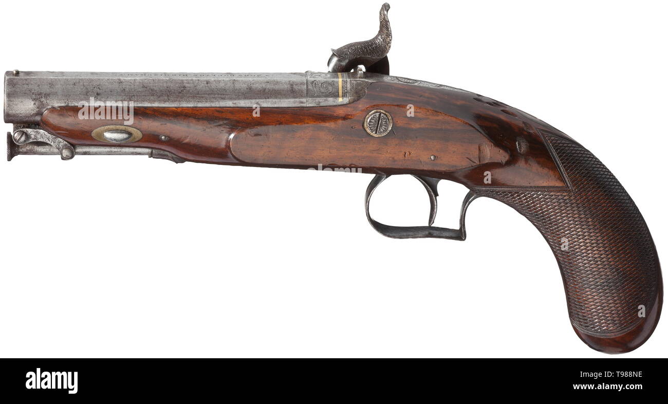 Une paire de pistolets à percussion avec tubage, un présent à l'agent John Boulton, Birmingham, 1839 Canon rayé avec tops aplati en calibre 12,5 mm, les alésages avec bon groove/profil des terres, gravé et décoré avec des incrustations d'or sur la bande de la chambre, le canon tops avec le nom du propriétaire. Serrures de percussion gravée avec de fines feuilles de défilement. Grain fin avec des stocks magnifiquement noyer reste de bleuissage et d''un mobilier en fer gravé. Ramrods articulée. Longueur 24,5 cm. Dans légèrement défraîchi et frotté, doublée de velours violet ma 19ème siècle, Additional-Rights Clearance-Info-Not-Available- Banque D'Images