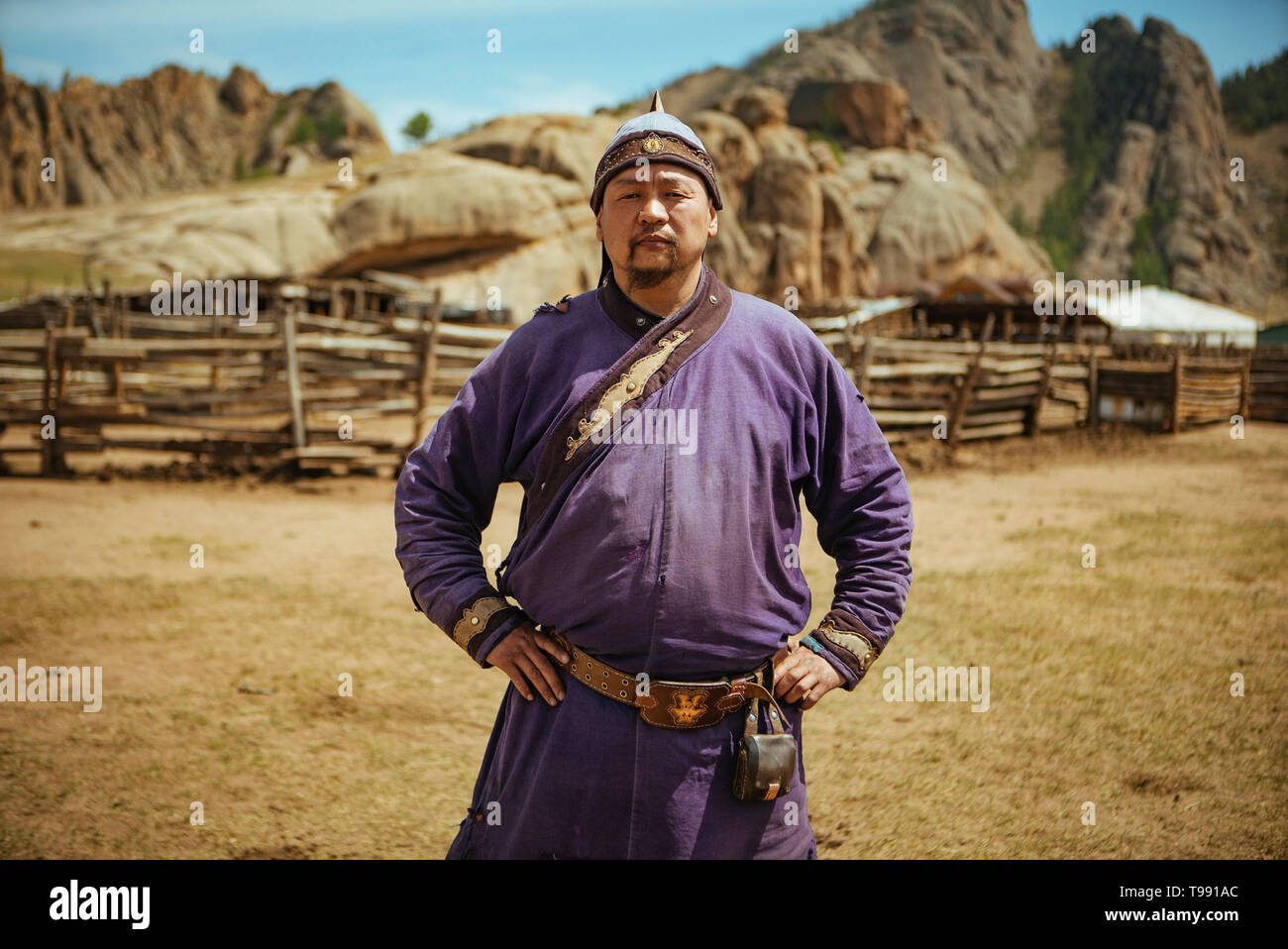 Nomad en costume traditionnel mongol, Suisse, désert de Gobi, Mongolie Banque D'Images