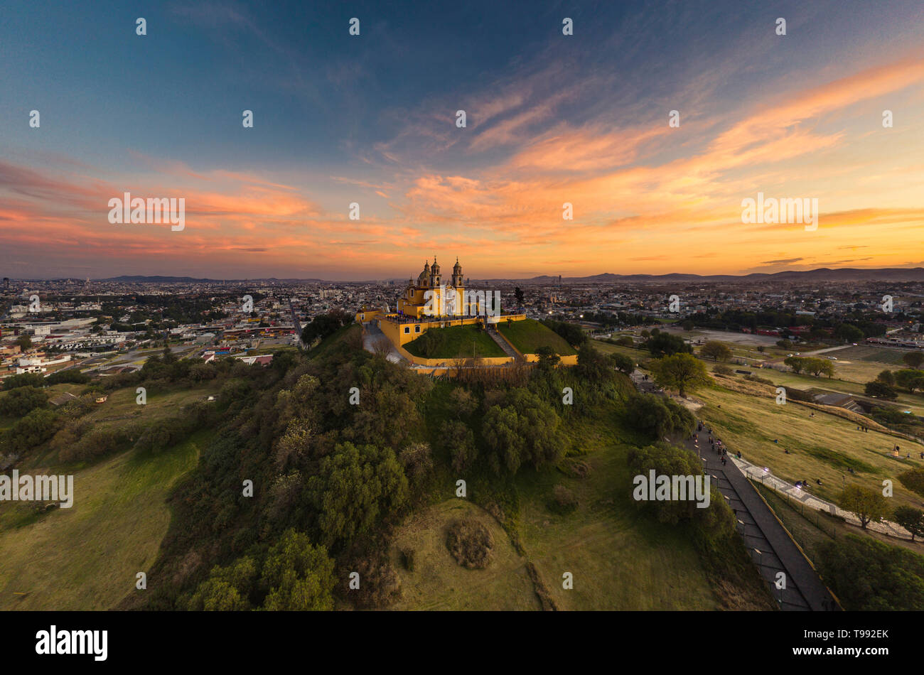 La grande pyramide de Cholula est la plus grande pyramide de Cholula, le monde de Rivadavia, Puebla, Mexique Banque D'Images