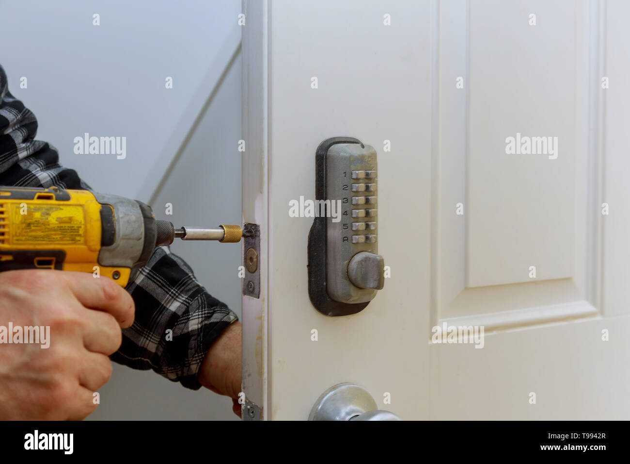 Poignée de porte électronique avec serrure de porte clé numérique systèmes de sécurité de porte de l'appartement. Banque D'Images