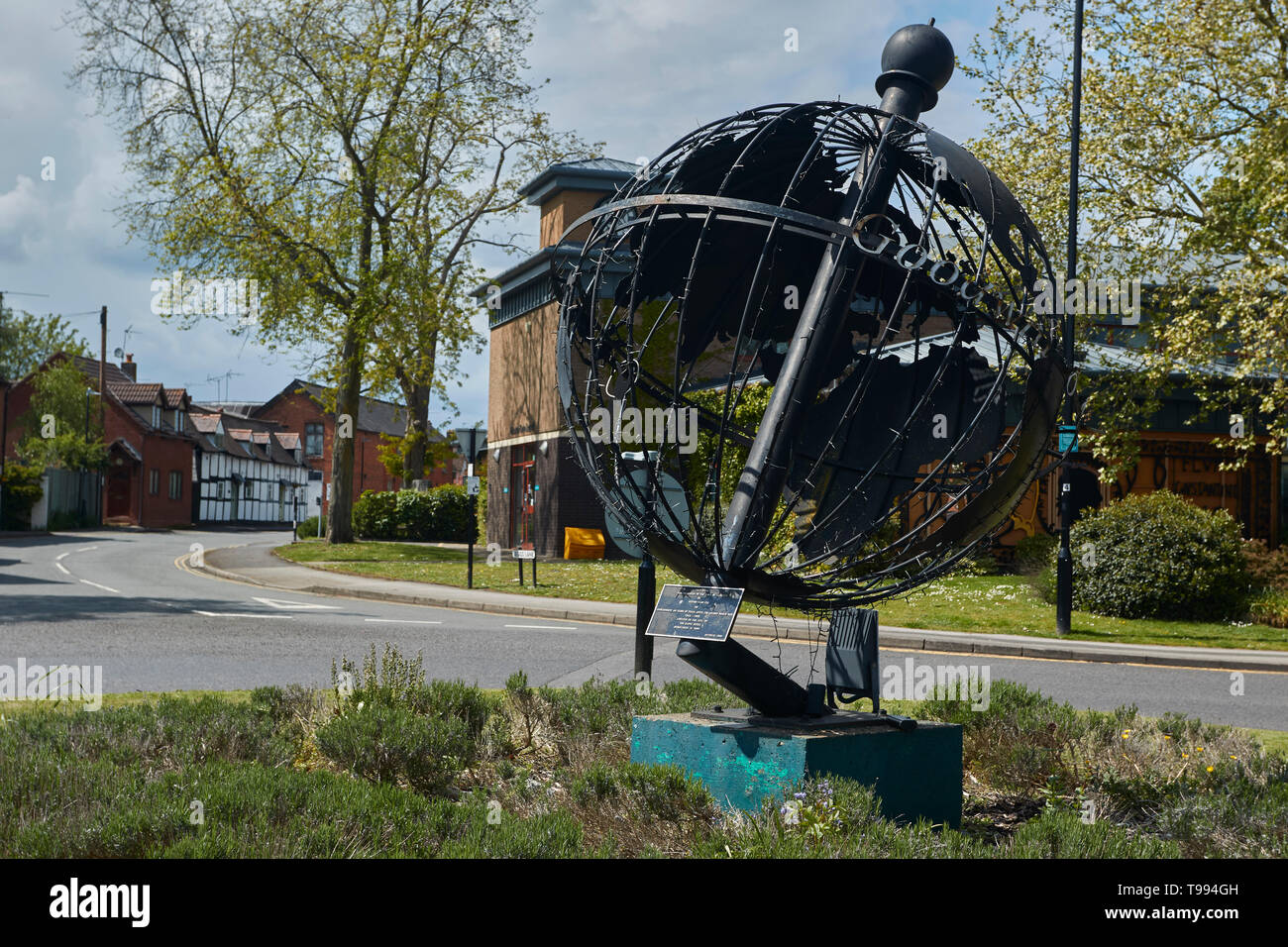 Le globe Alcester présenté pour commémorer la paix après LA SECONDE GUERRE MONDIALE, Alcester, Vale of Evesham, England, Royaume-Uni, Europe Banque D'Images