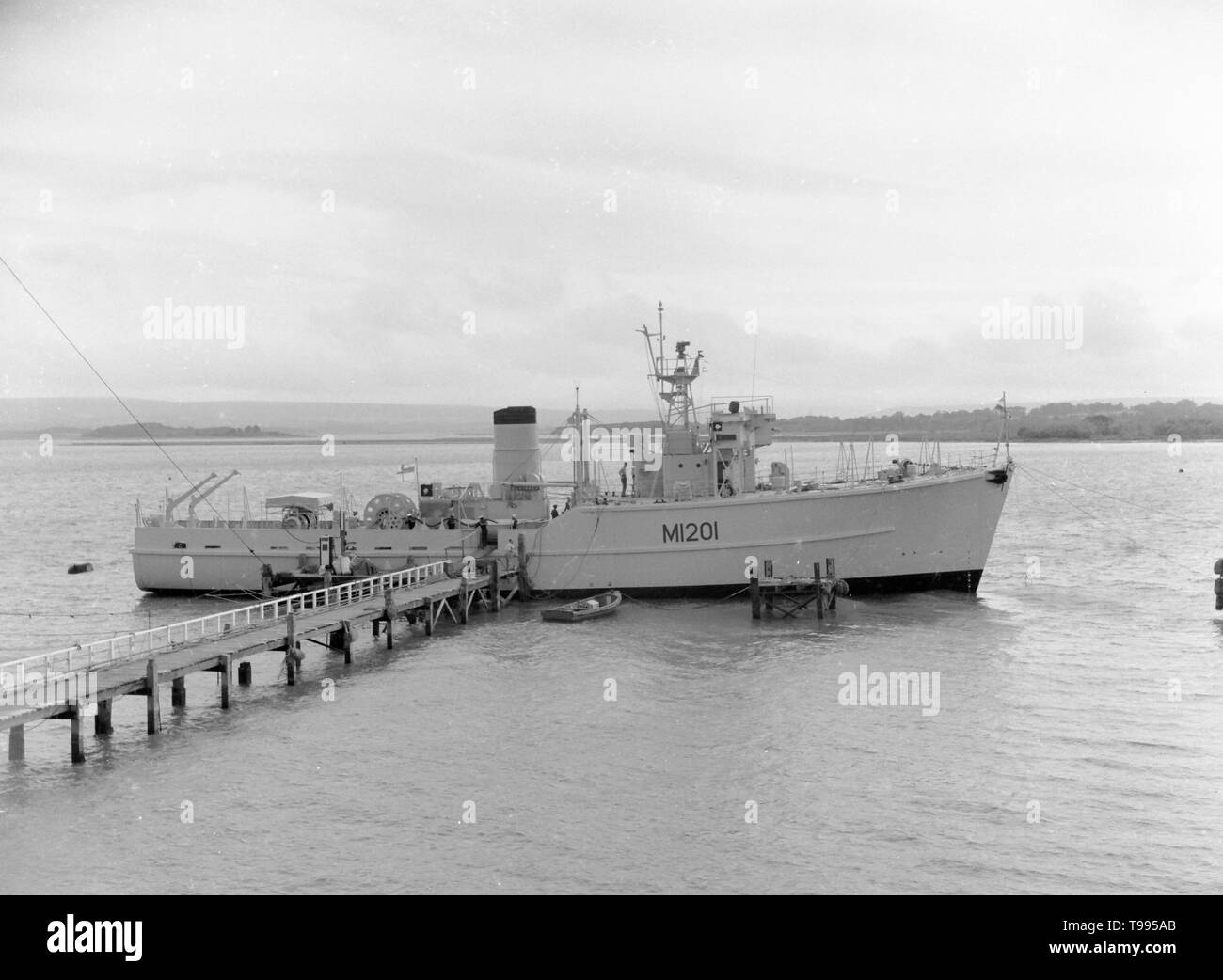 Ton dragueur classe M1201 HMS Durweston à Dorset Lake Pier. Construit en 1954 par Dorset Yacht et lancé le 18 août 1955 Banque D'Images