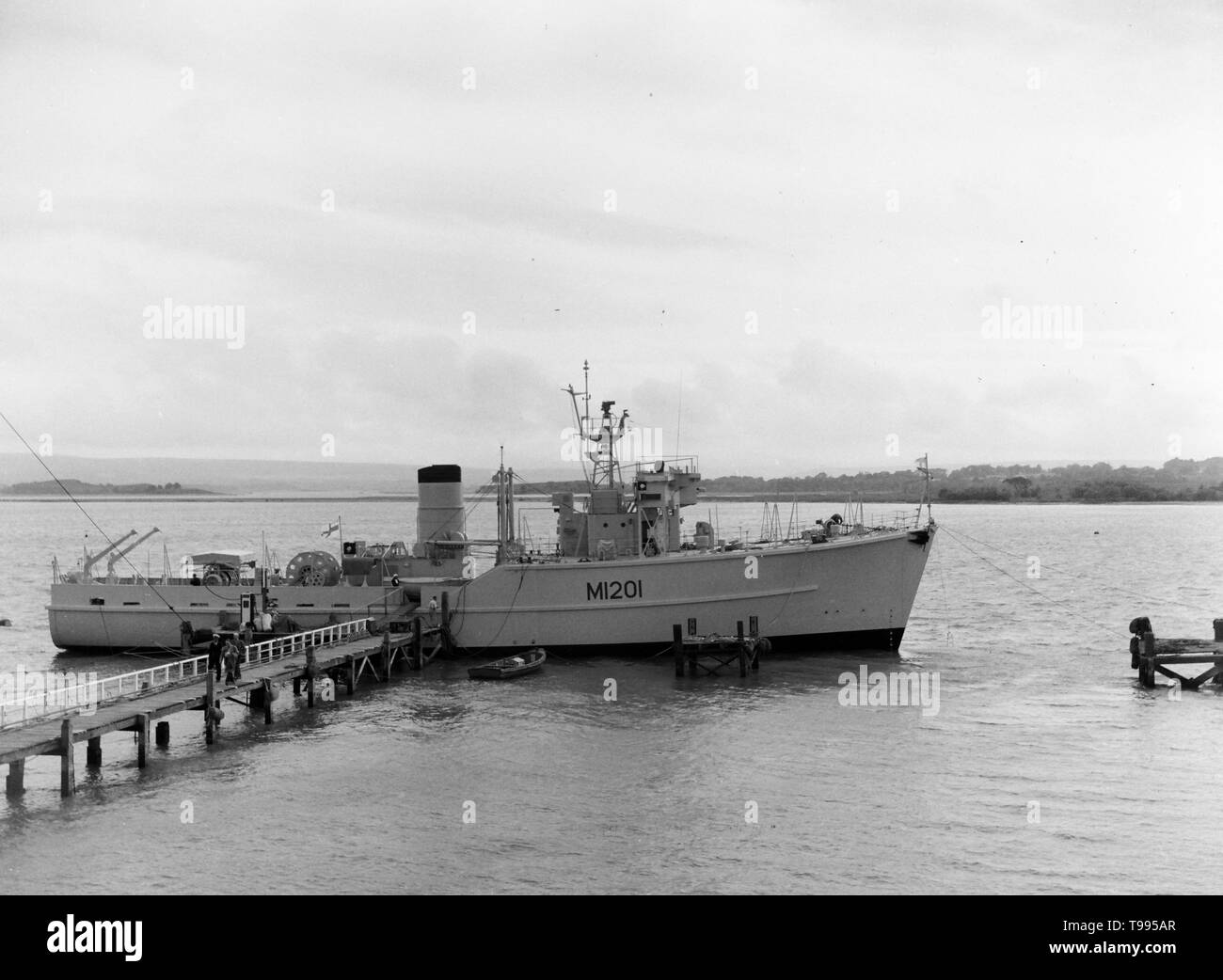 Ton dragueur classe M1201 HMS Durweston à Dorset Lake Pier. Construit en 1954 par Dorset Yacht et lancé le 18 août 1955 Banque D'Images
