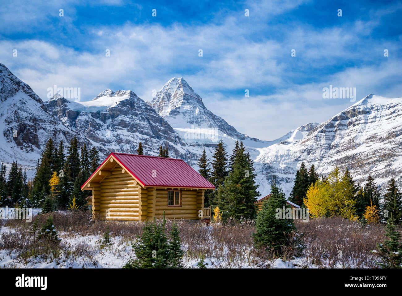 Des cabanes du mont Assiniboine Lodge, le parc provincial du mont Assiniboine, Colombie Britannique, Canada Banque D'Images