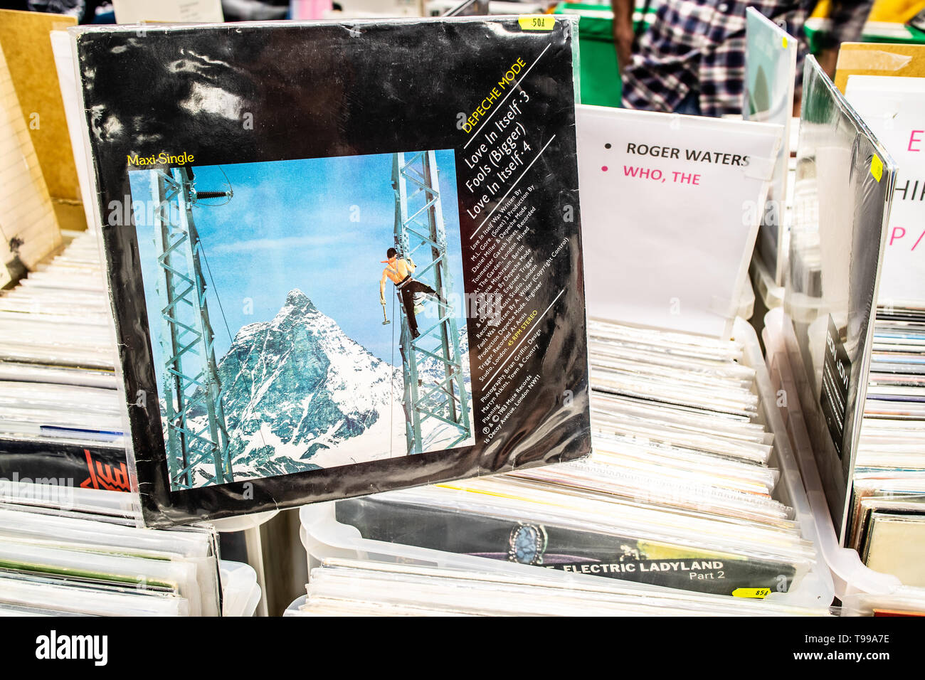 Nadarzyn, Pologne, le 11 mai 2019 Depeche Mode album vinyle sur l'affichage pour la vente, vinyle, CD, album, Rock, anglais, bandes électroniques collection de vinyls Banque D'Images