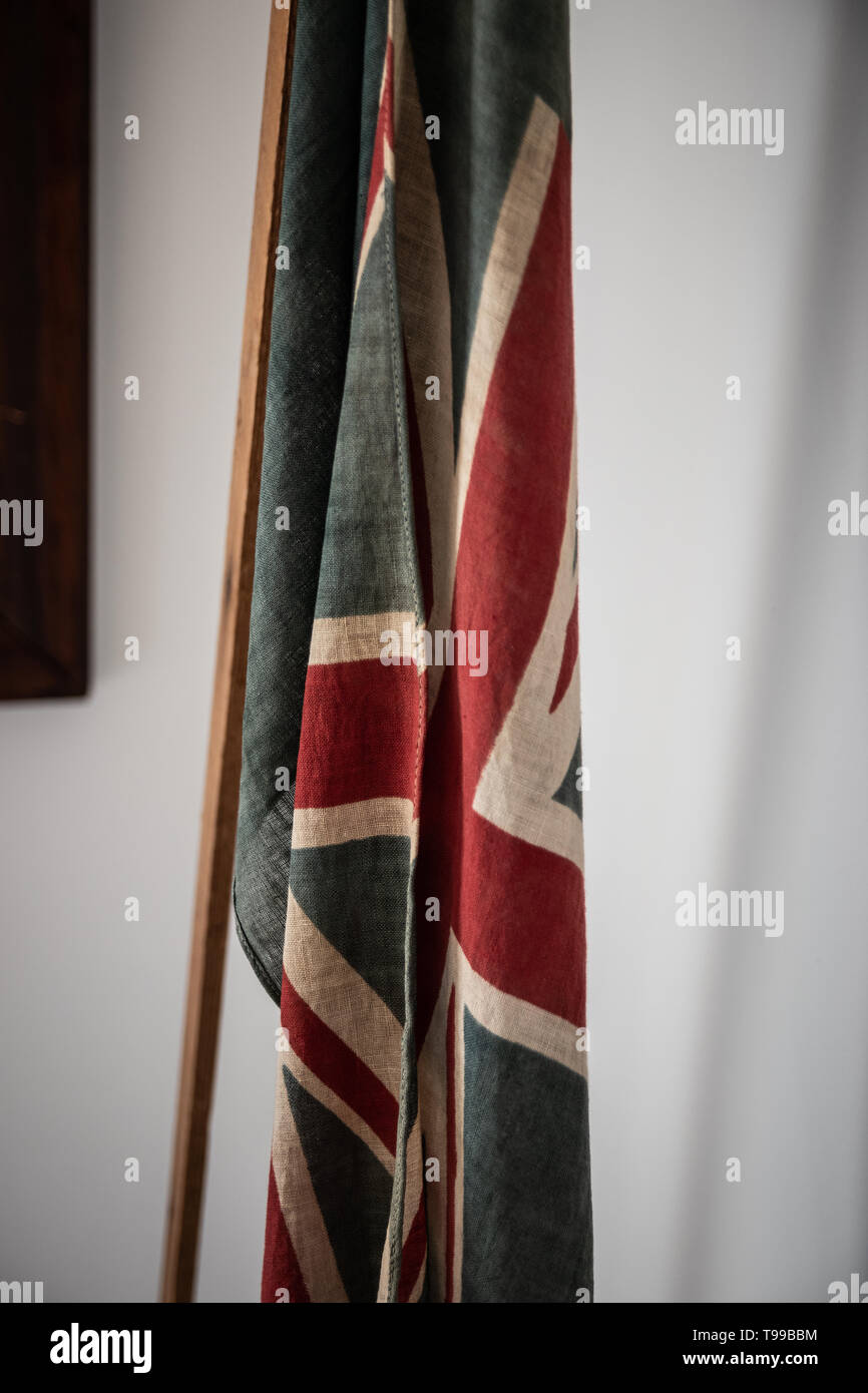 Un vintage drapeau britannique union jack ou sur un mât Banque D'Images