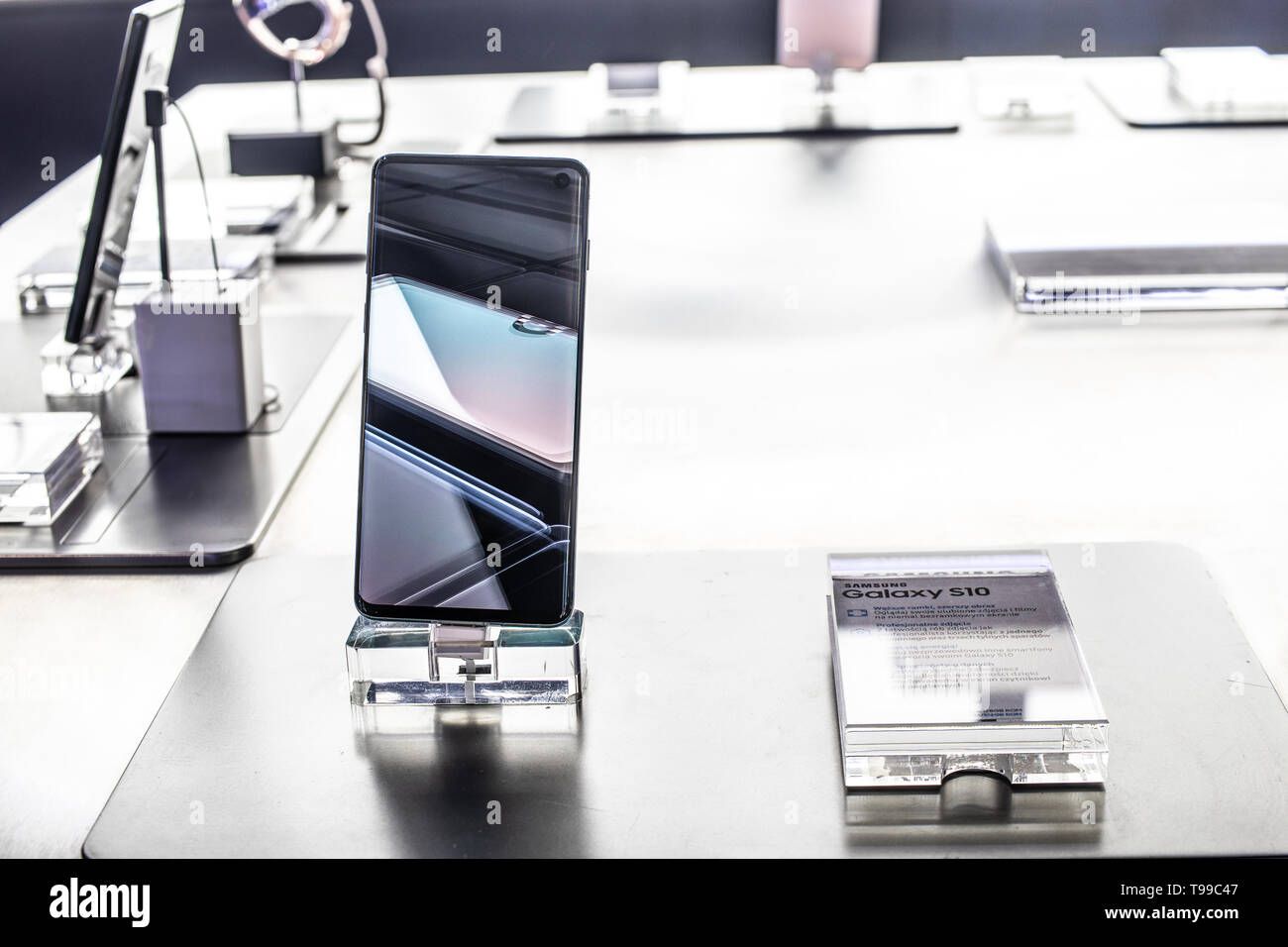 Nadarzyn, Pologne, le 11 mai 2019 : Samsung Galaxy S10 smartphone, présentation de Samsung S10, à la salle d'exposition, stand à Varsovie Electronics Show, Banque D'Images