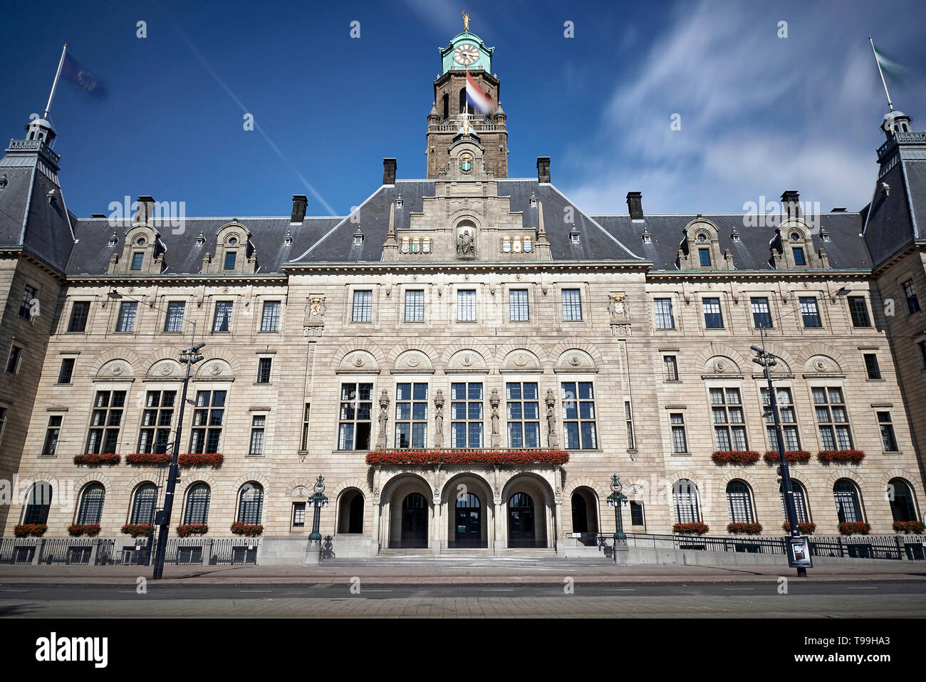 Hôtel de ville de la ville de Rotterdam dans le soleil d'été Banque D'Images