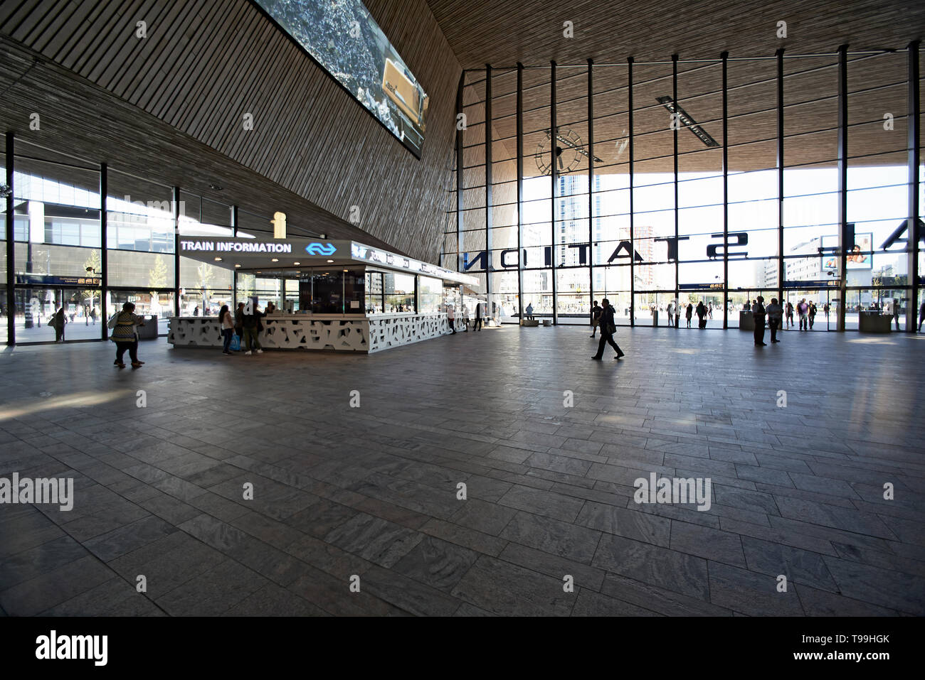 L'image étonnante de la nouvelle gare centrale dans le centre-ville de Rotterdam Banque D'Images