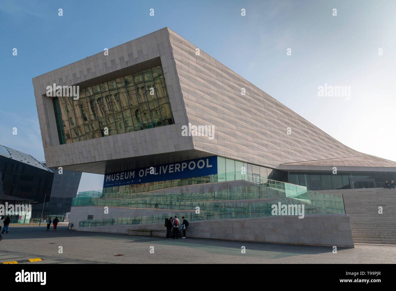 Liverpool, Merseyside, Royaume-Uni - 24 Février 2019 : Musée de Liverpool l'architecture moderne s'appuyant sur le front de fleuve Mersey Banque D'Images