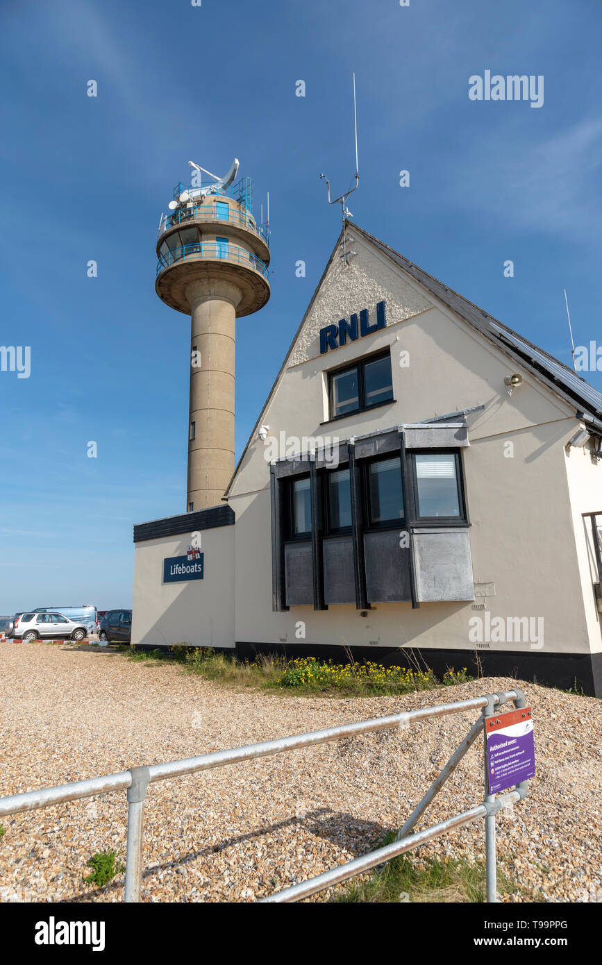 Calshot, Hampshire, England, UK. Mai 2019. Tour d'observation et de garde-côtes à la station de sauvetage de Calshot Spit sur Southampton Water, le sud de l'Angleterre. Banque D'Images