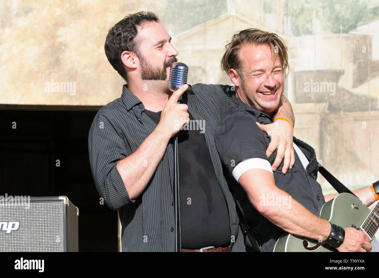 Dirk Hartmann et Golo Sturm effectuant avec Boppin' B au festival Arborescence Larmer, UK. Juillet 19, 2014 Banque D'Images