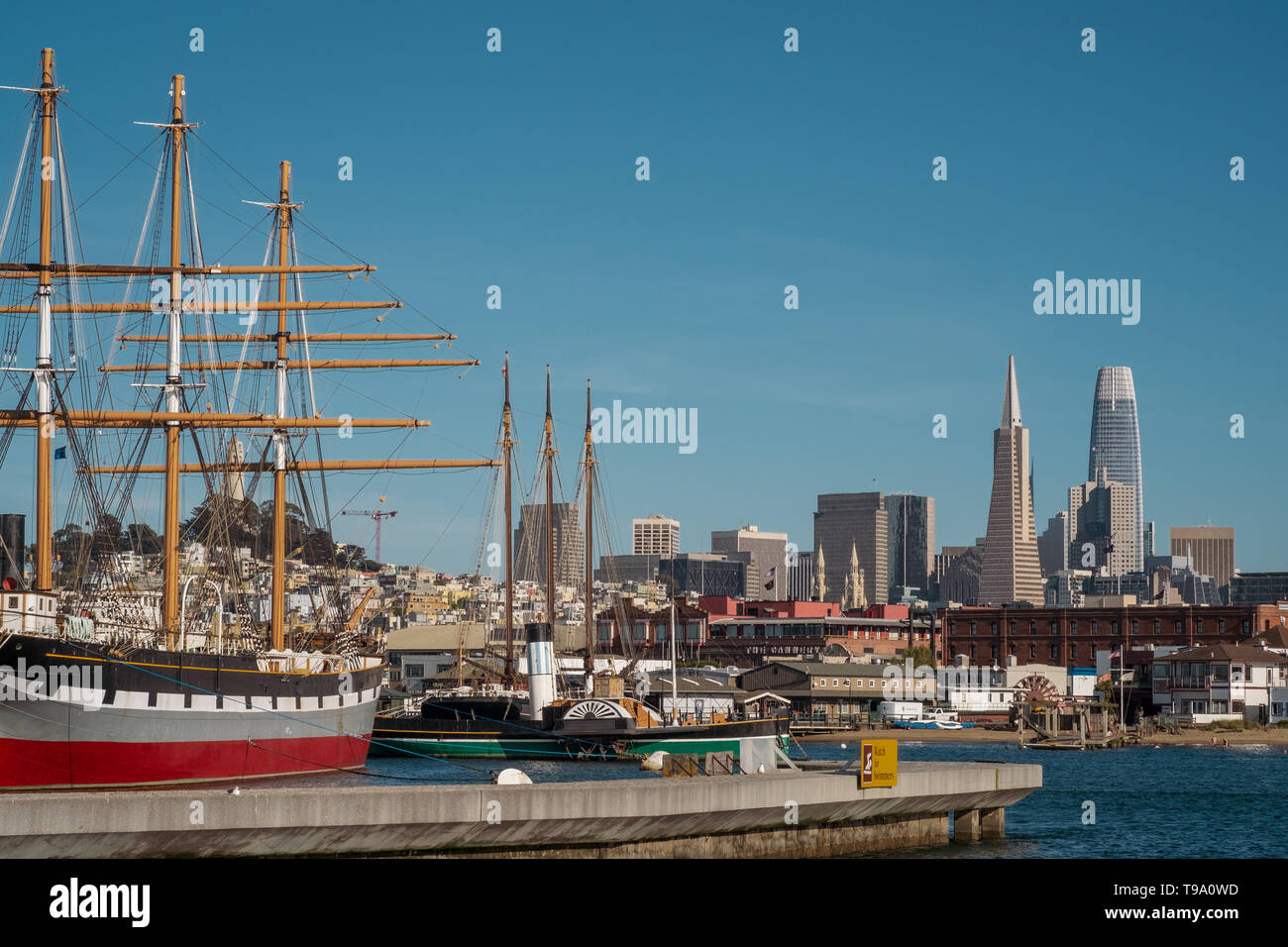 04-24-2019. États-unis d'Amérique. Le quartier financier de San Francisco vue du port de plaisance de quais. Banque D'Images