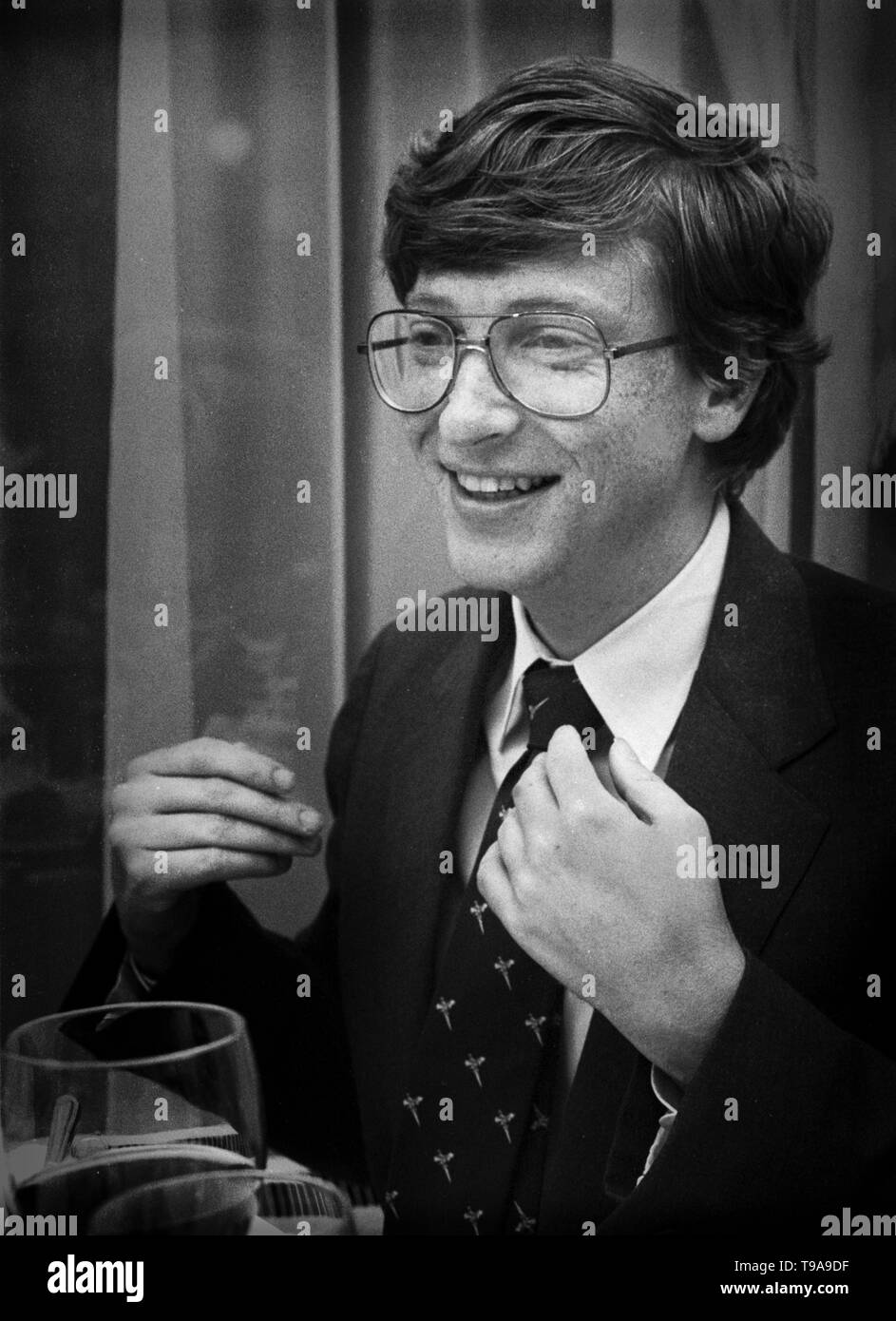 Bill Gates au cours d'une conférence de presse à Amsterdam, Pays-Bas. Appr. 1986 Banque D'Images