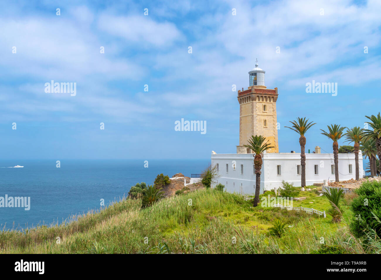 Vue sur le phare du cap Spartel, à l'entrée du détroit de Gibraltar, près de Tanger au Maroc Banque D'Images