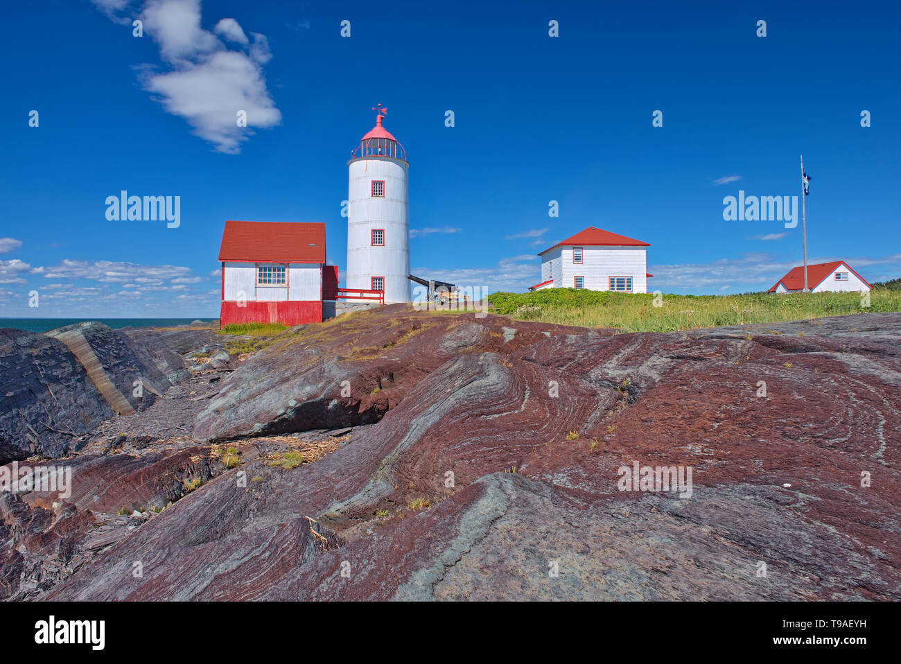 Île-Verte Le phare sur l'île de l'Île-Verte. Plus ancien phare sur le fleuve Saint-Laurent et le troisième plus ancien au Canada Île-Verte du lieu historique national du Phare Québec Canada Banque D'Images