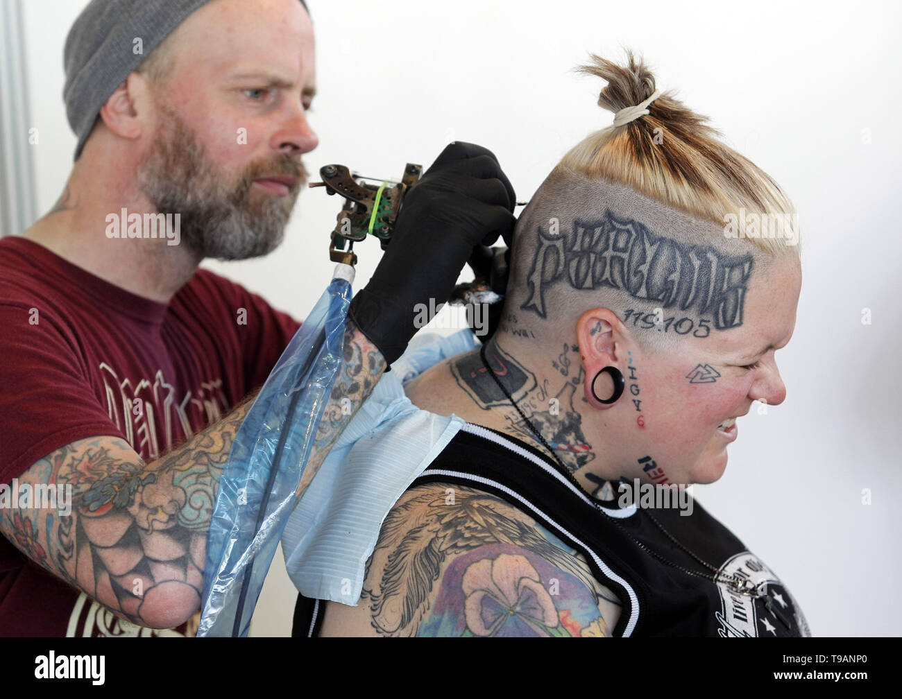 rencontre fille tatoué