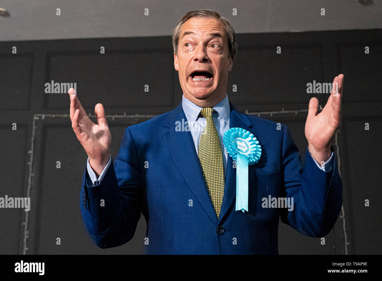 Edinburgh, Ecosse, Royaume-Uni. 17 mai, 2019. Nigel Farage à Édimbourg pour un rassemblement avec la partie européenne du Brexit candidats aux élections. Tenue à l'échange de maïs dans la ville. Credit : Iain Masterton/Alamy Live News Banque D'Images