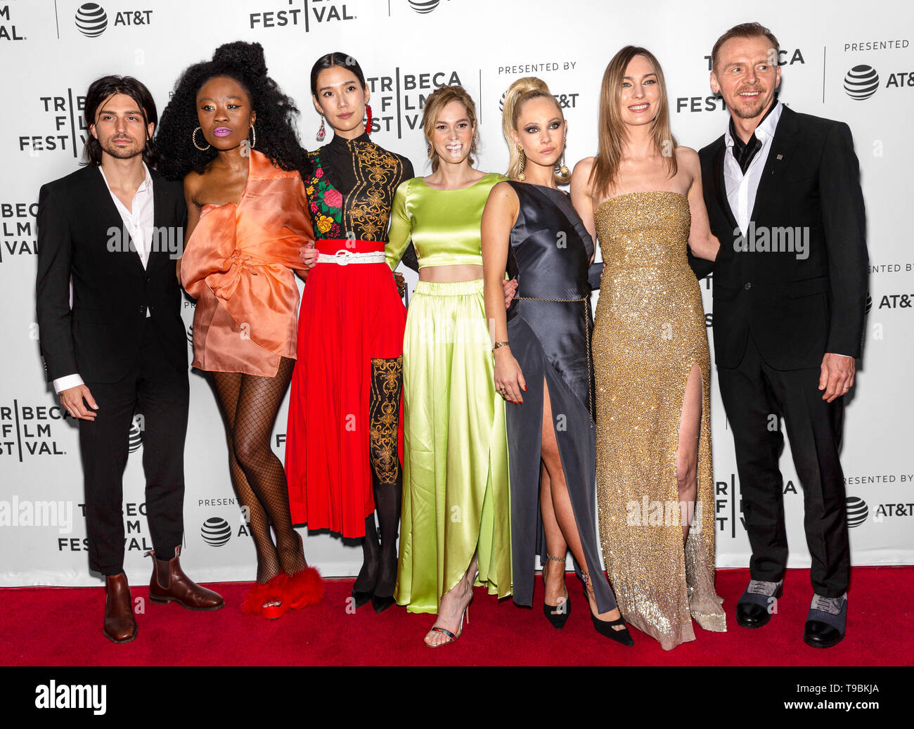 New York, NY - 28 Avril 2019 : Jacob Loeb, Nana le Ghana, Tao Okamoto, Daisy évêque, Juno Temple, Katharine O'Brien et Simon Pegg assister à la Trans Banque D'Images