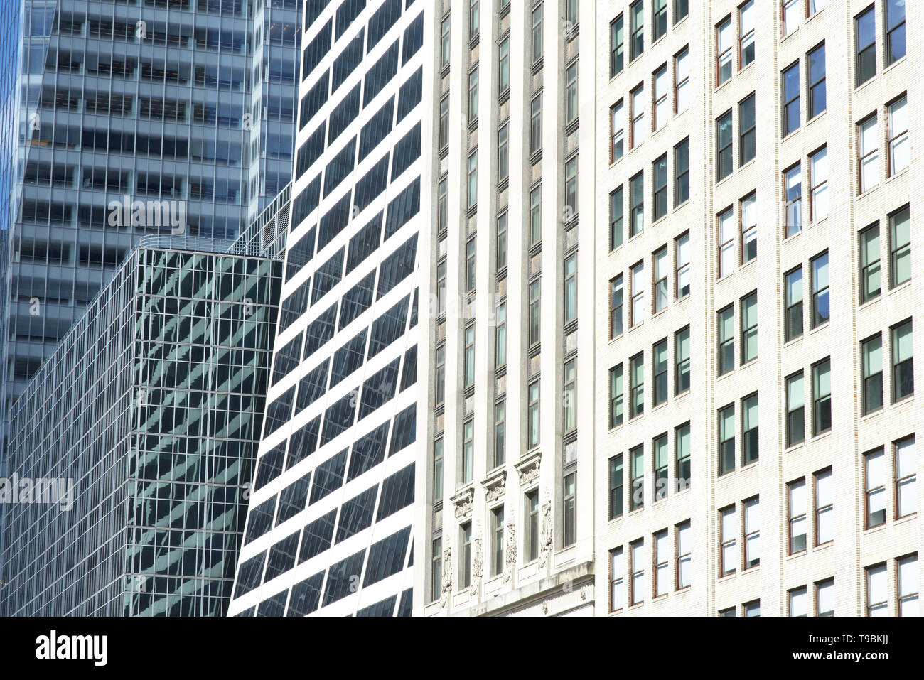 Façade de gratte-ciel au coin nord-est de Bryant Park, New York City Banque D'Images