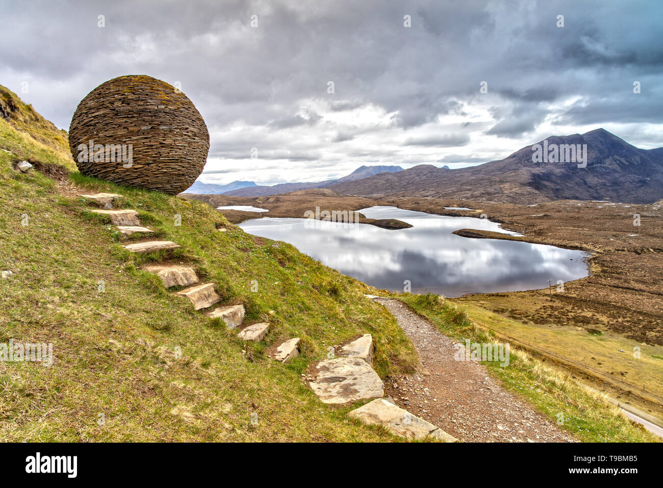 Le Globe à Knockan Crag Trail à West Highlands FCD Banque D'Images
