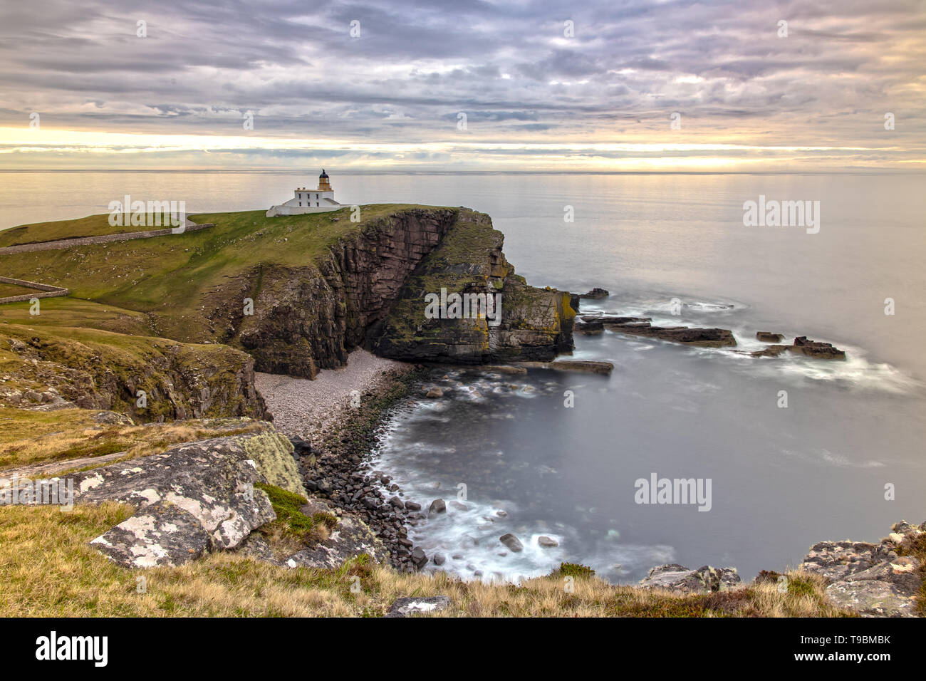 Coucher de soleil sur le phare de Stoer en Ecosse Banque D'Images