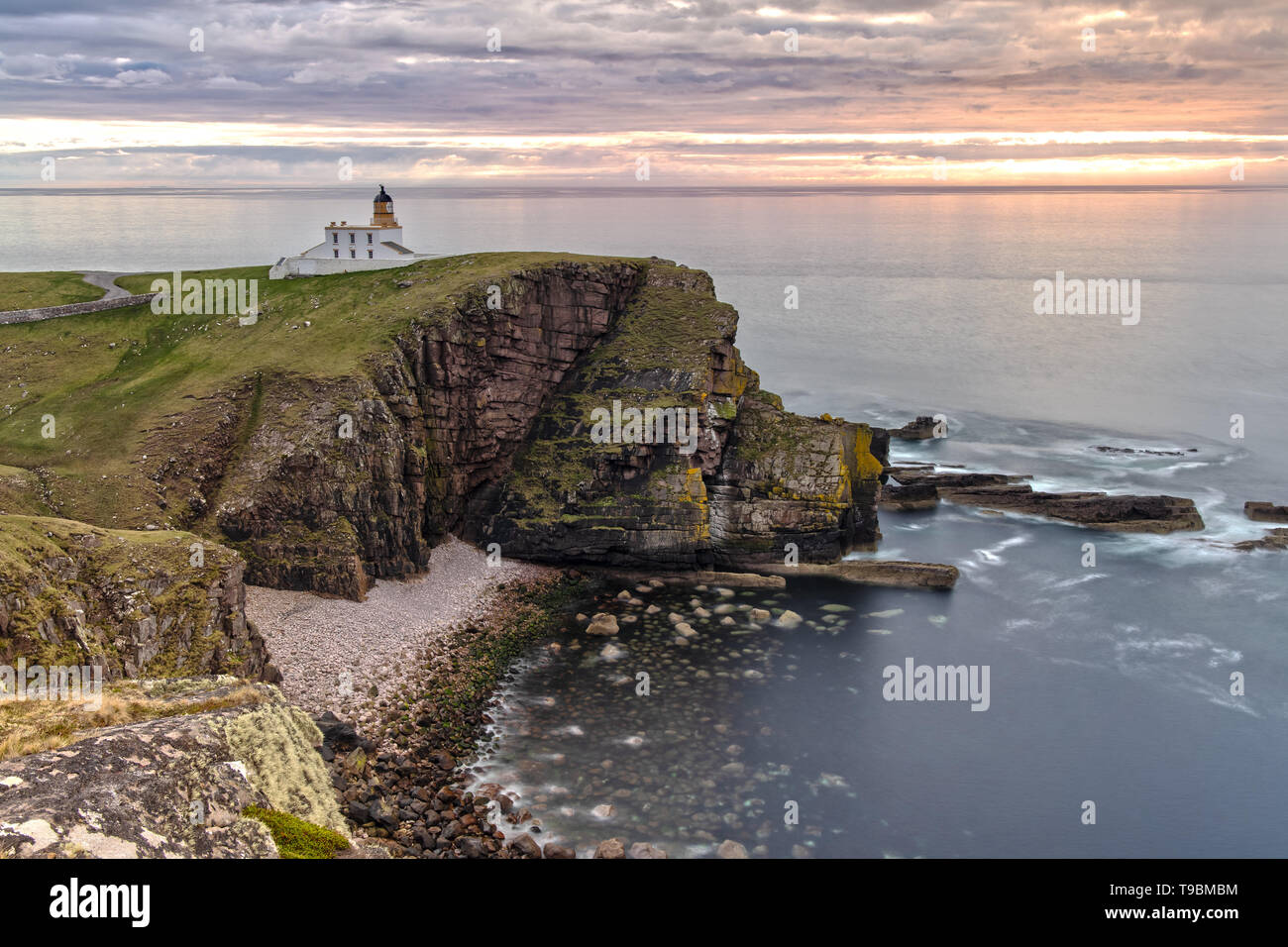 Coucher de soleil sur le phare de Stoer en Ecosse Banque D'Images