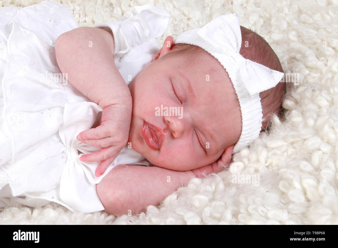Naissance D Un Bebe Fille Endormie Photo Stock Alamy