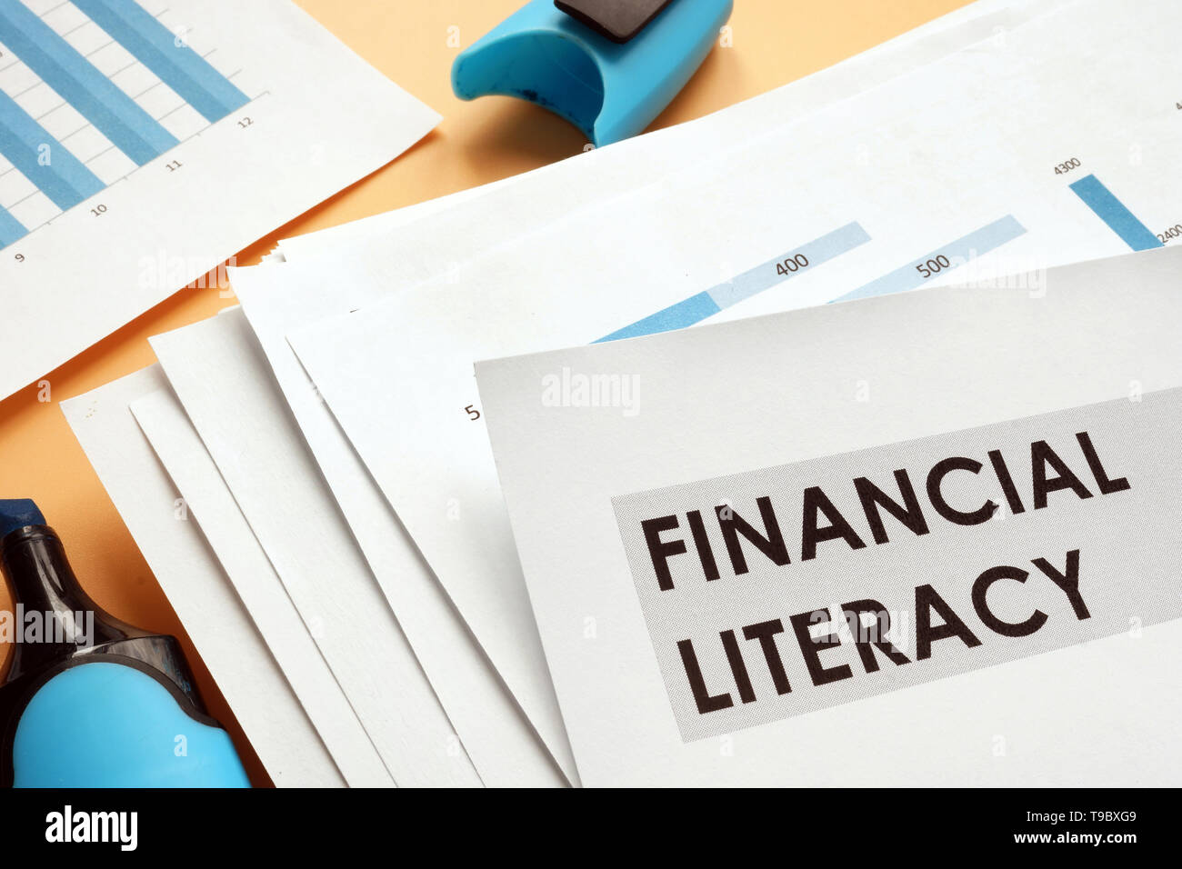 Documents de travail sur la littératie financière avec les entreprises graphiques. Banque D'Images