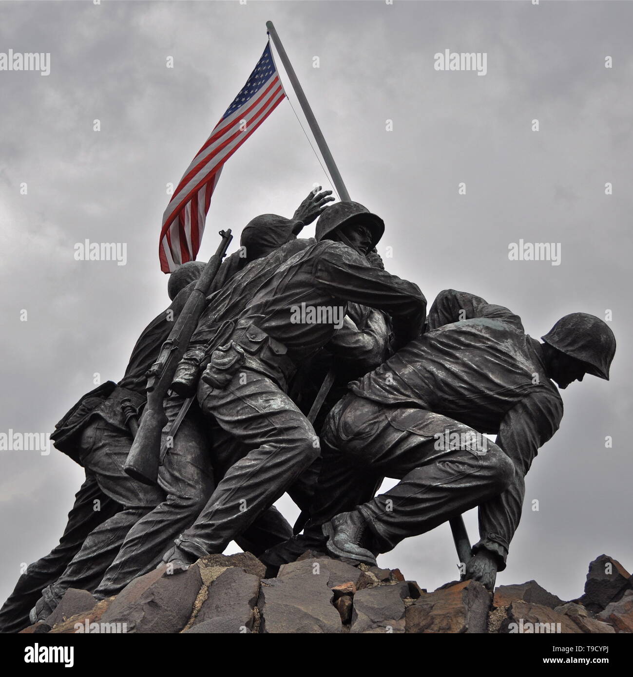 Le U.S. Marine Corps War Memorial, qui décrit la montée du drapeau américain au cours de la