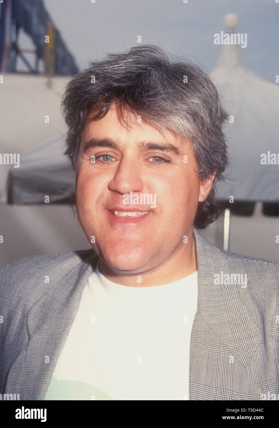 Universal City, Californie, USA 17 avril 1994 Personnalité de la télévision/comic Jay Leno assiste au comité de bienfaisance permanent 1994 les industries du divertissement' Celebrity Walk-A-Thon pour le jour de la terre au profit des organismes de bienfaisance de l'Environnement le 17 avril 1994 à Universal Studios à Universal City, Californie, USA. Photo de Barry King/Alamy Stock Photo Banque D'Images