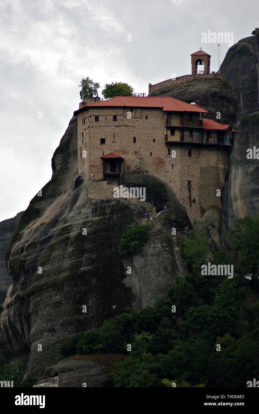 Le Monastère de Saint Nicolas d'Anapafsas est le premier monastère que nous rencontrons sur notre chemin vers le saint Météores. Le monastère n'est qu'un sho Banque D'Images