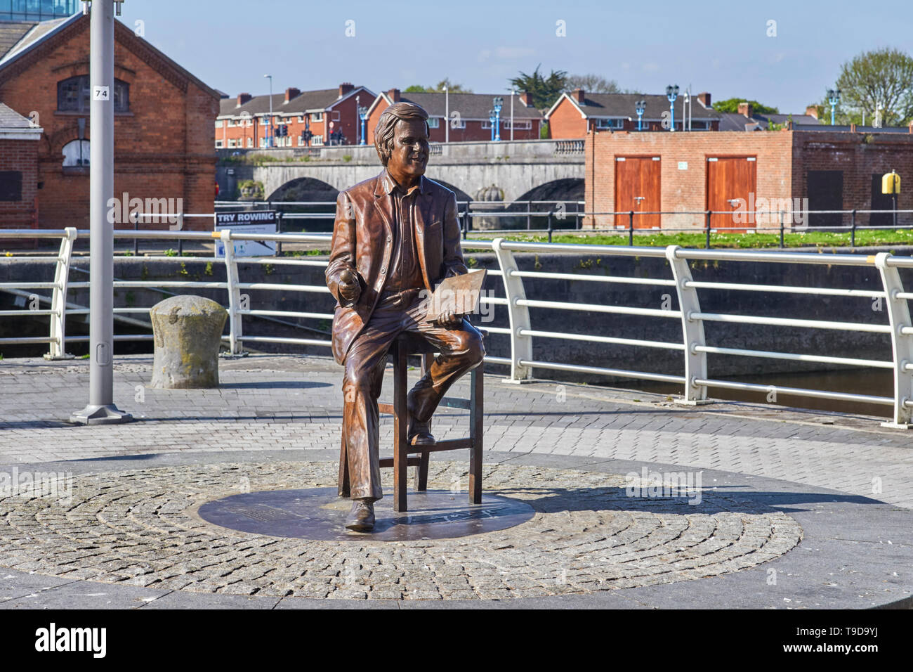 Statue de Terry Wogan le présentateur de radio et de télévision qui était originaire de Limerick, Irlande Banque D'Images