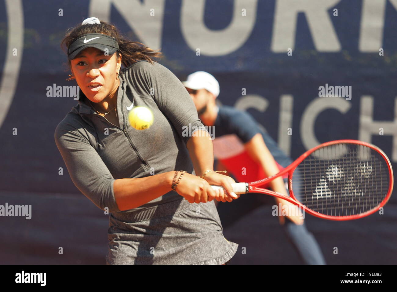 Nuremberg, Allemagne - 18 mai 2019 : relèvement des Destanee Aiava adolescent Tennis à l'Euro 250.000 Tournoi WTA Versicherungscup première série m Banque D'Images