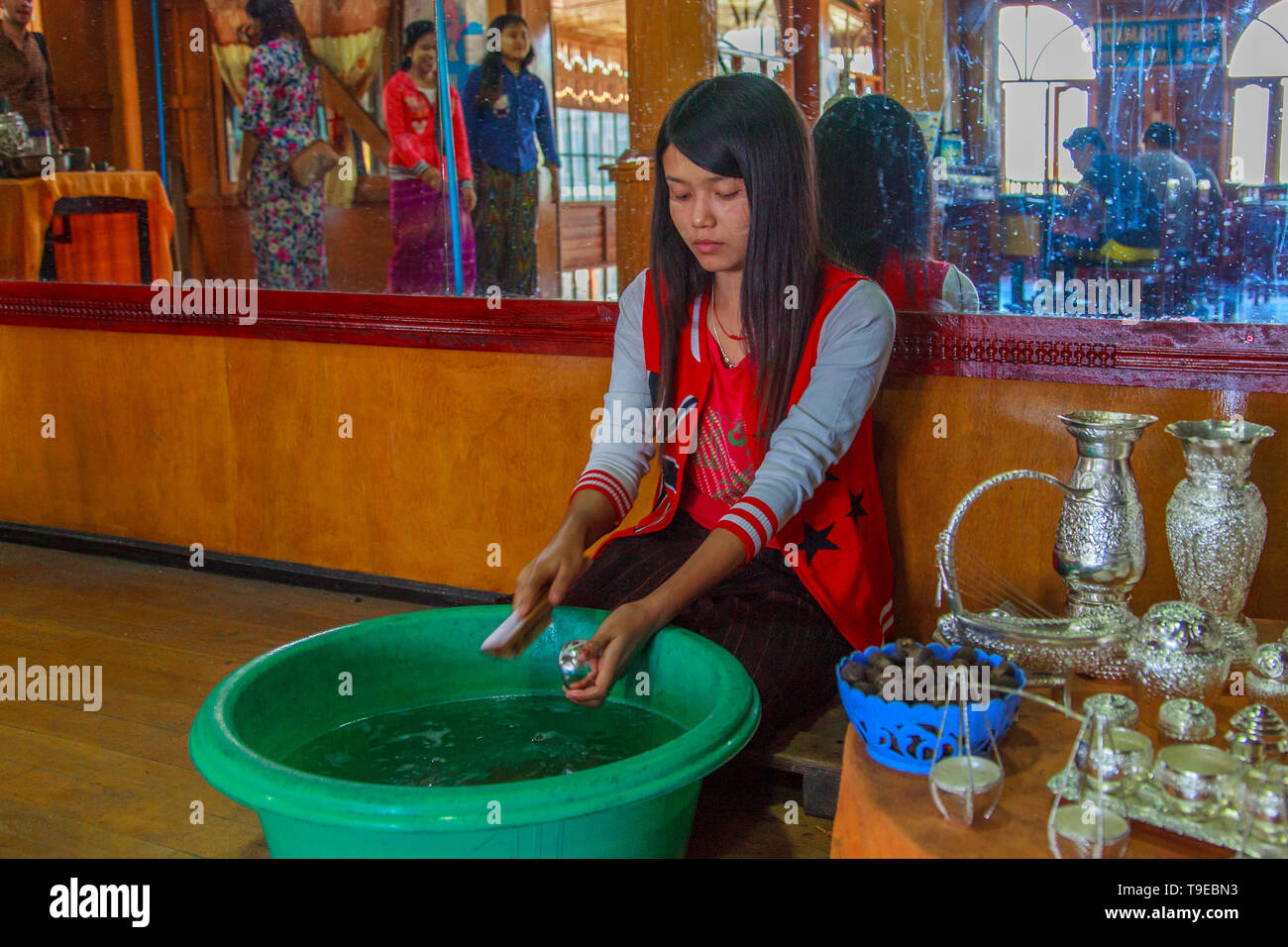 Atelier de traitement d'argent, au Lac Inle Banque D'Images