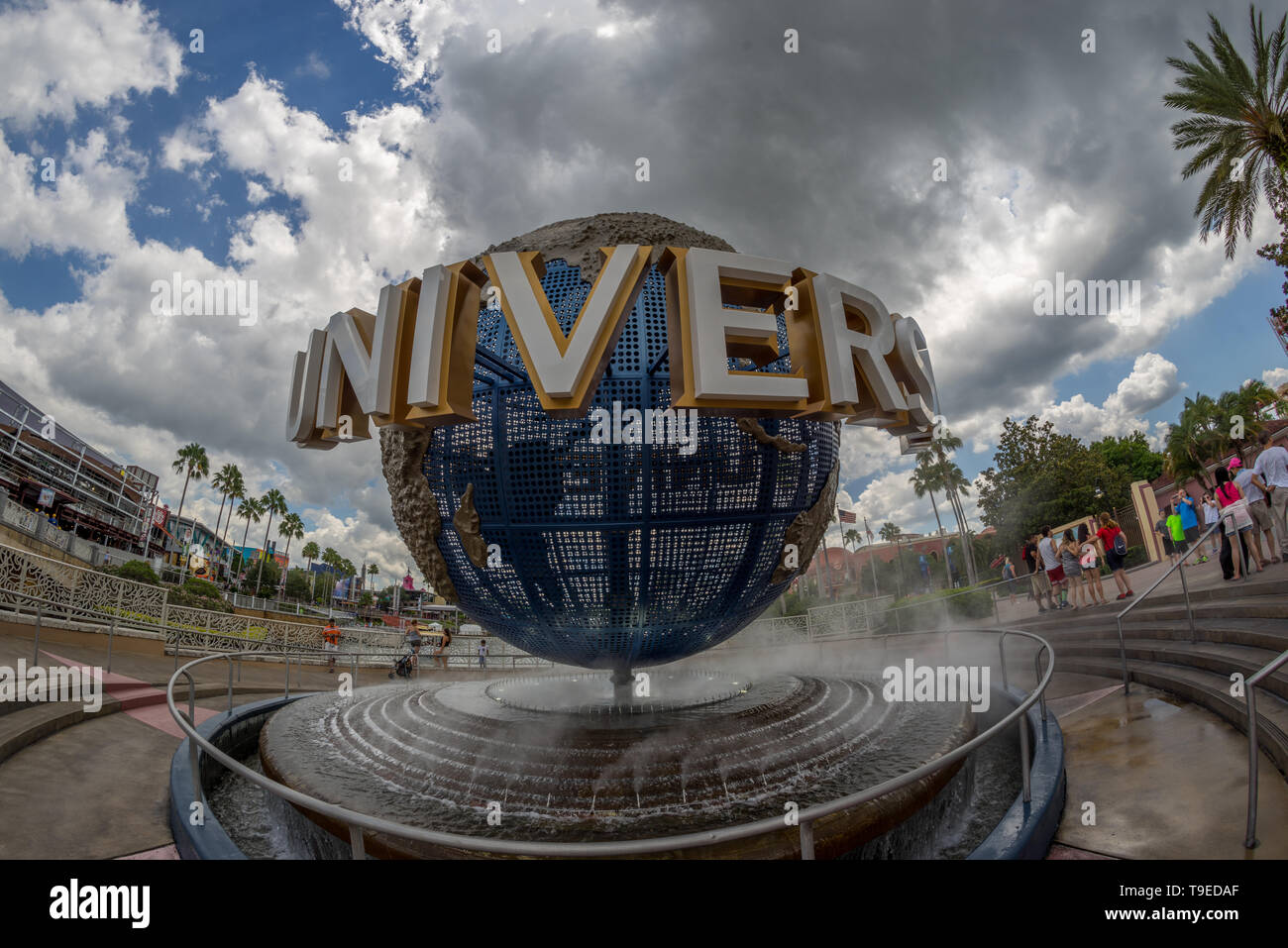Parc à thème Universal Studios, célèbre logo globe en rotation Banque D'Images