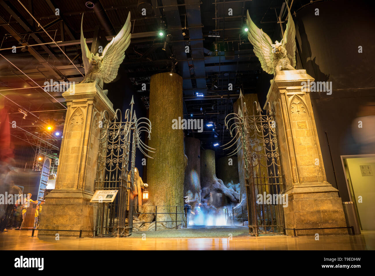 Warner Bros Studio Tour 'La réalisation d'Harry Potter' entrée de la Forêt Interdite, London, UK Mai 2019 Banque D'Images