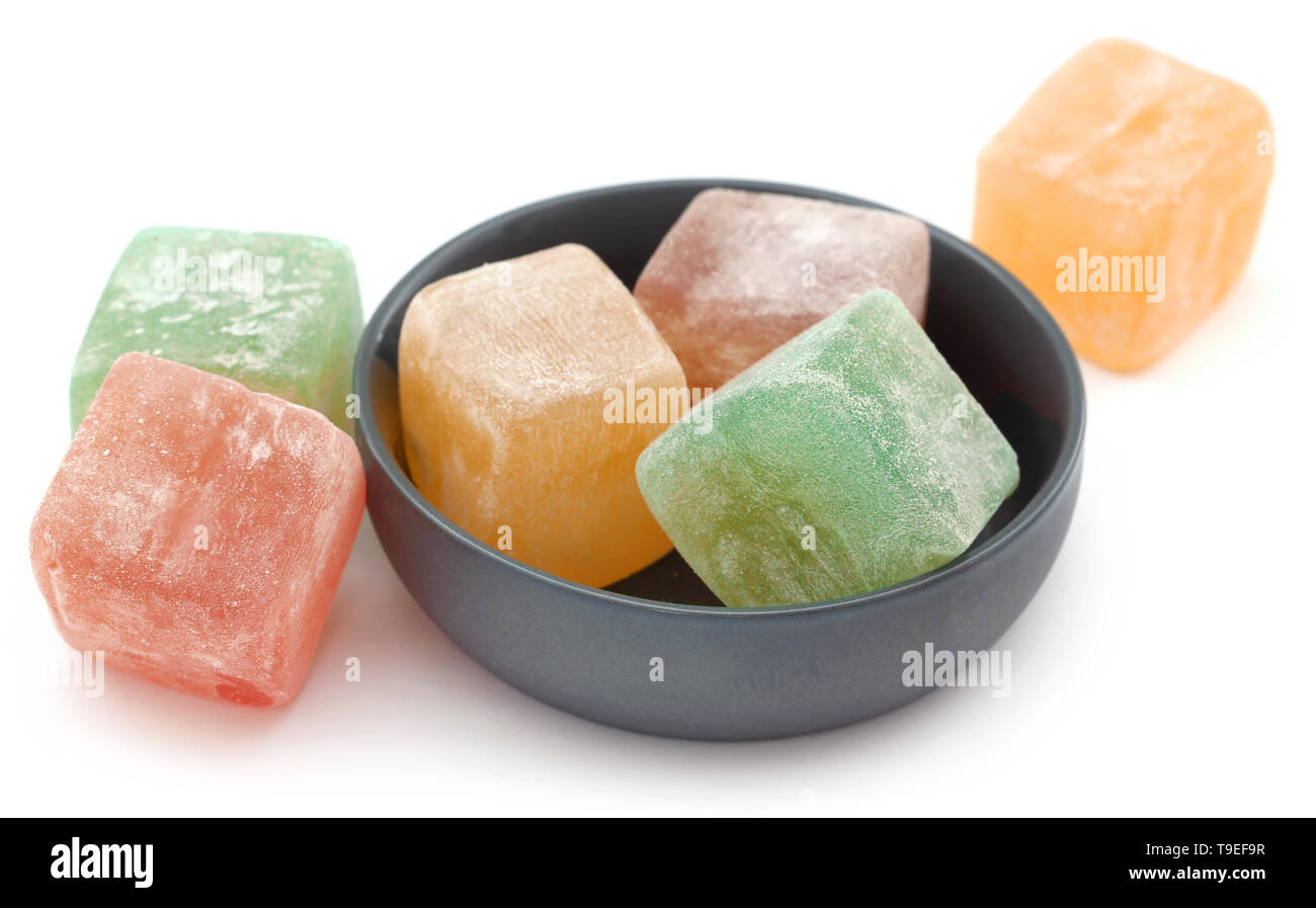 Populaires Loukoum dans un bol sur fond blanc Banque D'Images