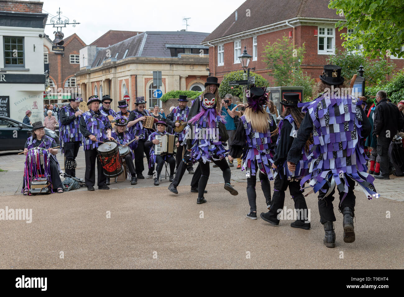 Winchester, Hampshire, England, UK. Mai 2019. Les membres de l'Anonyme de Poole, Dorsetand Morrismen participant à la Winchester annuel Mayfest. Banque D'Images