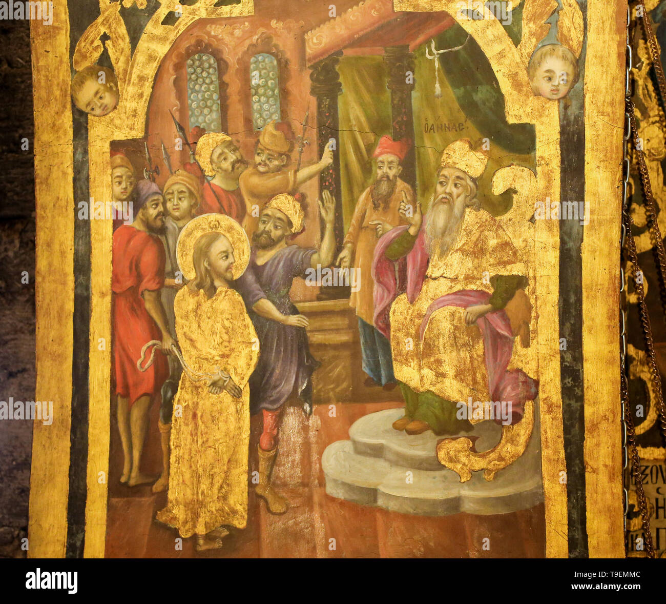 Fresque grecque orthodoxe dans l'église du Saint Sépulcre à Jérusalem, représentant Jésus sur le point d'être trouvé en face de l'ancien Grand Prêtre Annas, comme dans Banque D'Images