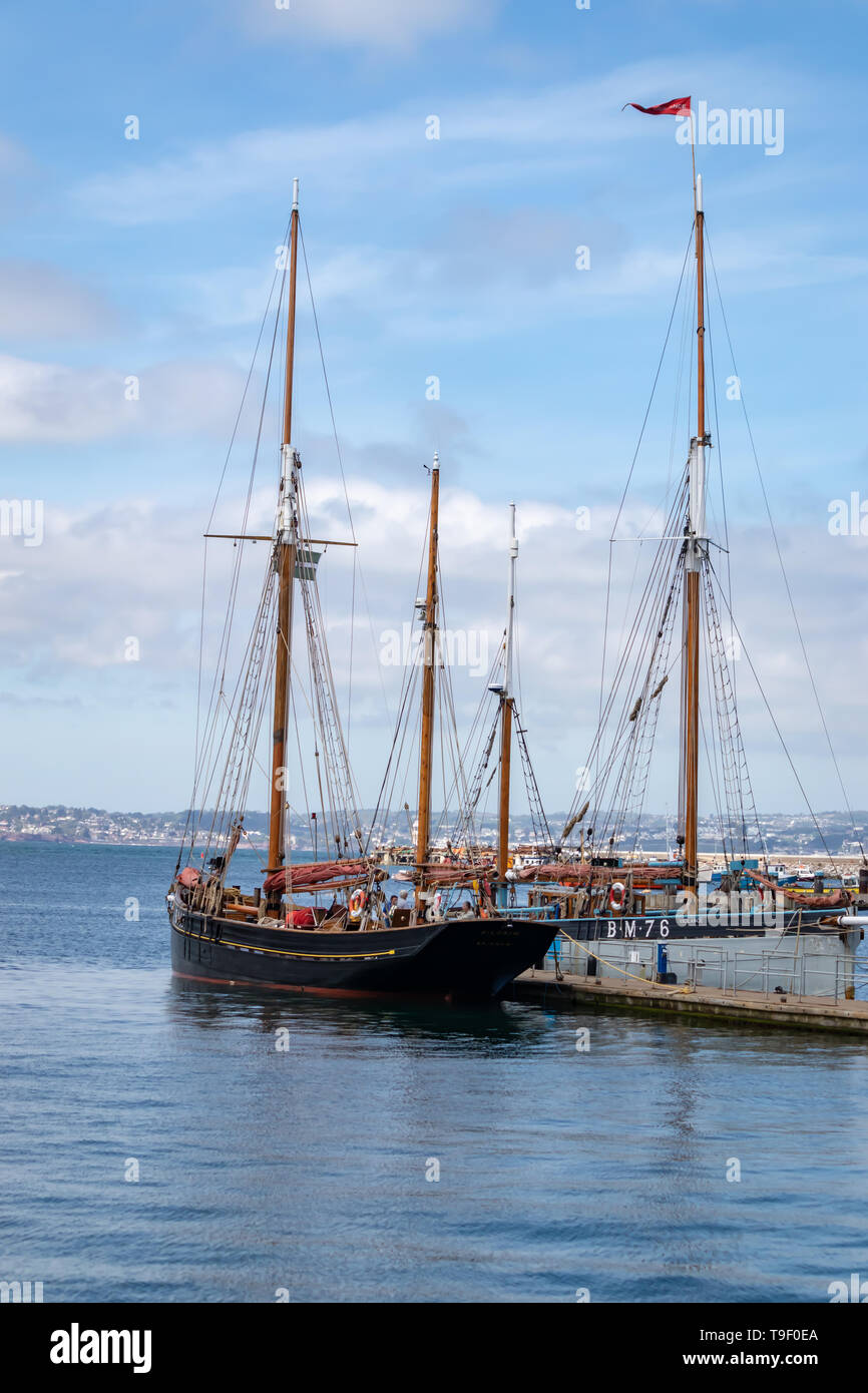 Chalutiers à perche et des bateaux de pêche à Brixham Harbour et Quayside,Angleterre,Torbay.Devon Banque D'Images