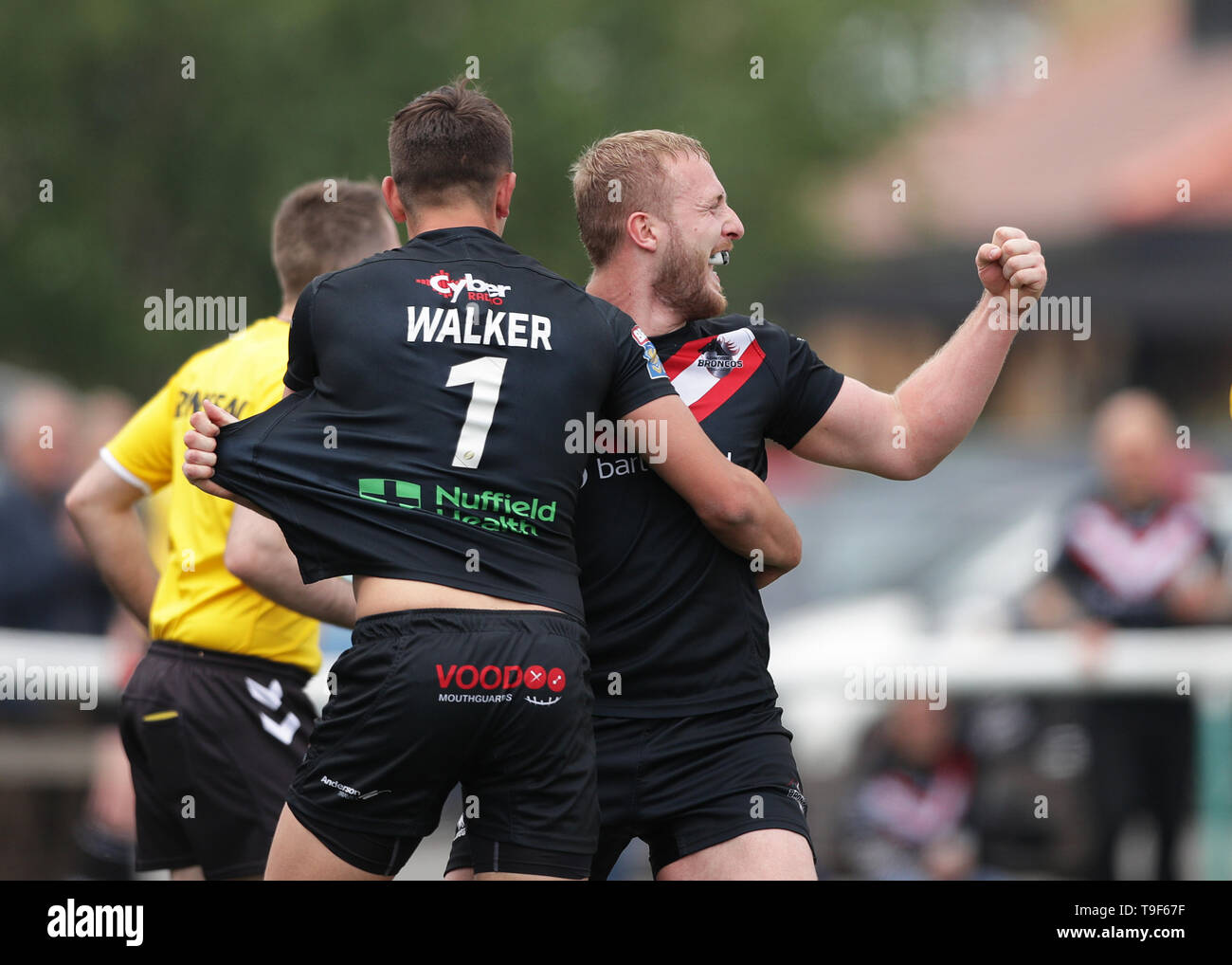 Terrain de sport Trailfinders, Londres, Royaume-Uni. 18 mai, 2019. Super League rugby Betfred, London Broncos contre Wakefield Trinity ; Jordanie Abdull Broncos de Londres célèbre avec Alex Walker de London Broncos après avoir marqué un autre crédit : essayer Plus Sport Action Images/Alamy Live News Credit : Action Plus Sport/Alamy Live News Banque D'Images