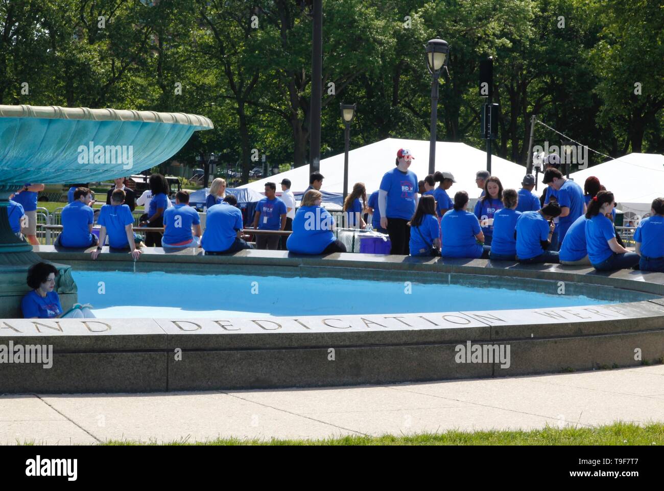 Philadelphia, PA, USA - Mai 18, 2019 : Biden Campagne 2020 bénévoles se rassemblent devant une piscine rally sur la Benjamin Franklin Parkway à Philadelphie, Pennsylvanie. Banque D'Images