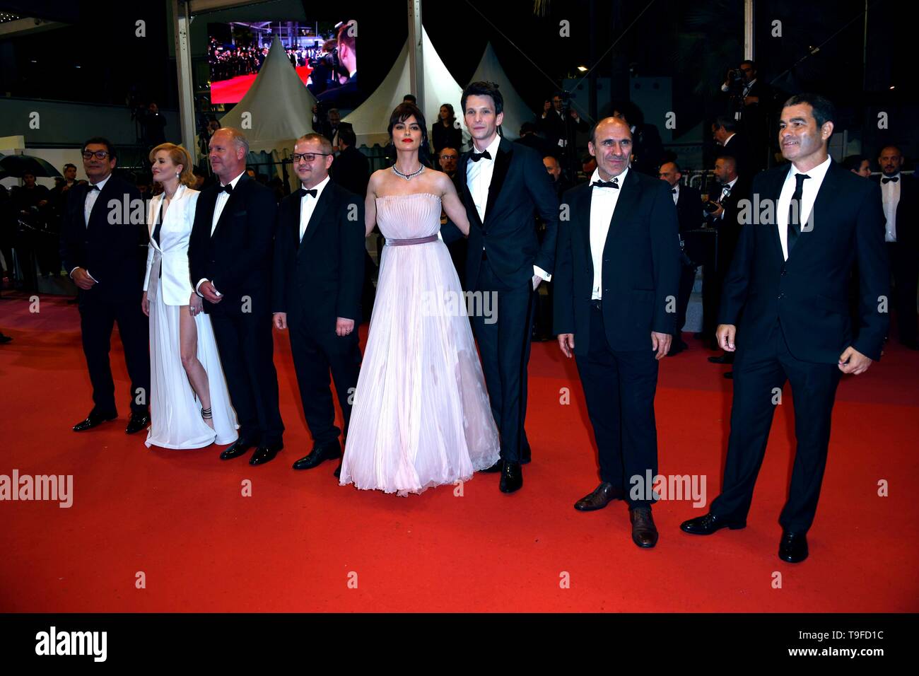 Cannes, France. 18 mai, 2019. 72e Festival du Film de Cannes 2019, le film de tapis rouge siffleurs. Sur la photo : Francisco Corea, Austin Butler, Sabin Tambrea, Catrinel Marlon, Corneliu Porumboiu, Vlad Ivanov, Rodica Lazar, Agustí Villaronga indépendant : Crédit Photo Agency Srl/Alamy Live News Banque D'Images